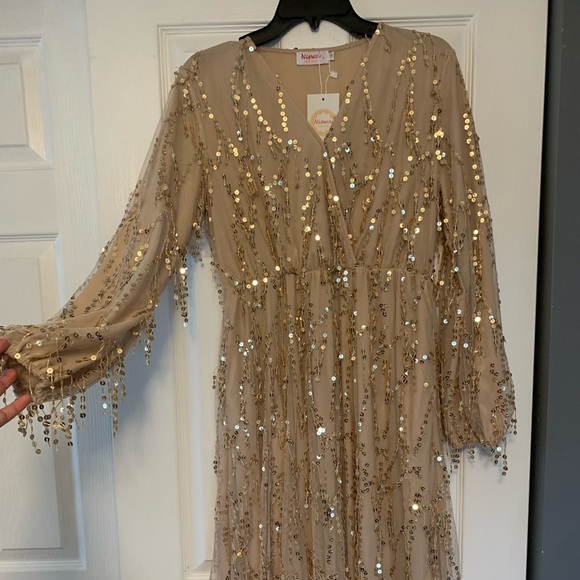 Formal dress - Picture 1 of 3